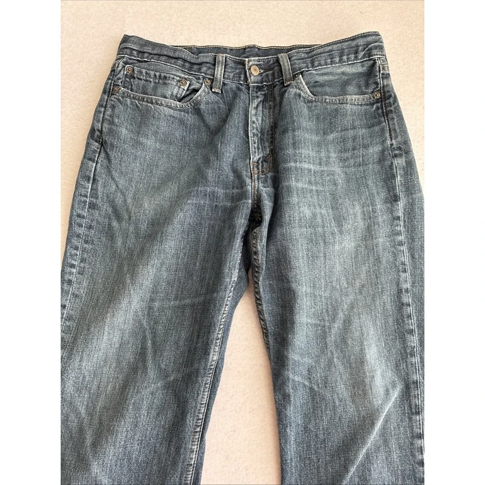 Levis features style